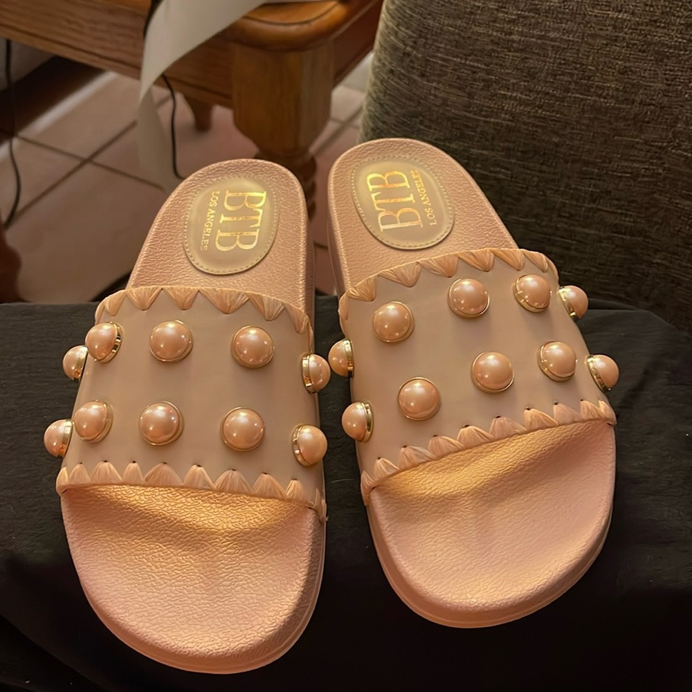 NWOB “BTB LOS ANGELES” women's cali pool slide sandal in nude